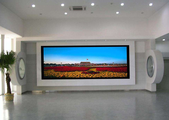 อัตราการรีเฟรชสูง 3840Hz การบำรุงรักษาด้านหน้าจอแสดงผล LED ในร่มคงที่
