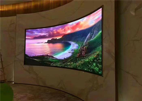 หน้าจอสีแบบโค้งโค้ง HD P1.5 P1.8 320 * 160 มม. Flex Led Video Wall