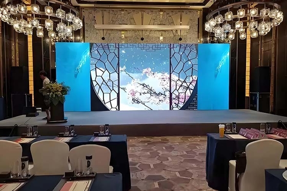 P2.9 หน้าจอ LED ภายในสถานที่ใช้พลังงานต่ํา ช่องว่างไร้ขอบเขตสําหรับโรงละครและอาคารเช่า