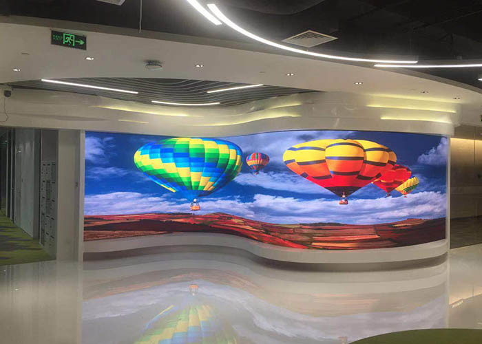 จอแสดงผล LED แบบเต็มจอสีแบบโค้งที่ยืดหยุ่น อัตราการรีเฟรช 3840Hz